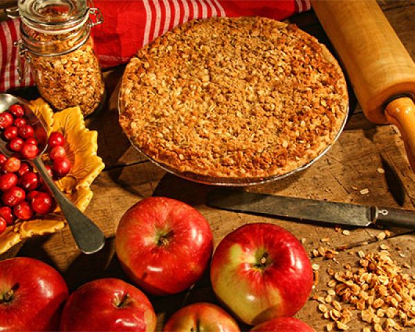 Apple Cranberry Currant Crumble Pie